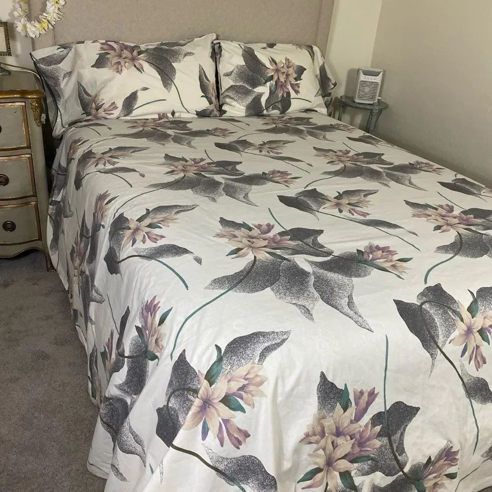 Wamsutta Vintage 70s floral King flat sheet and pillow cases .